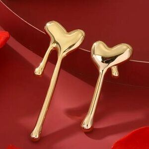💕💕Metallic Mismatched Wet Look Melt Drip Heart Stud Earrings ❤️